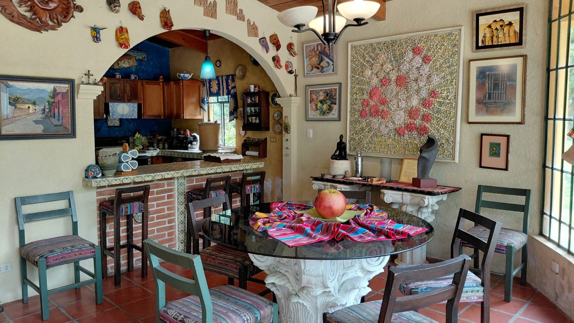 AMPLIA Y ACOGEDORA CASA EN VENTA CON BELLO JARDÍN - Miniatura 6