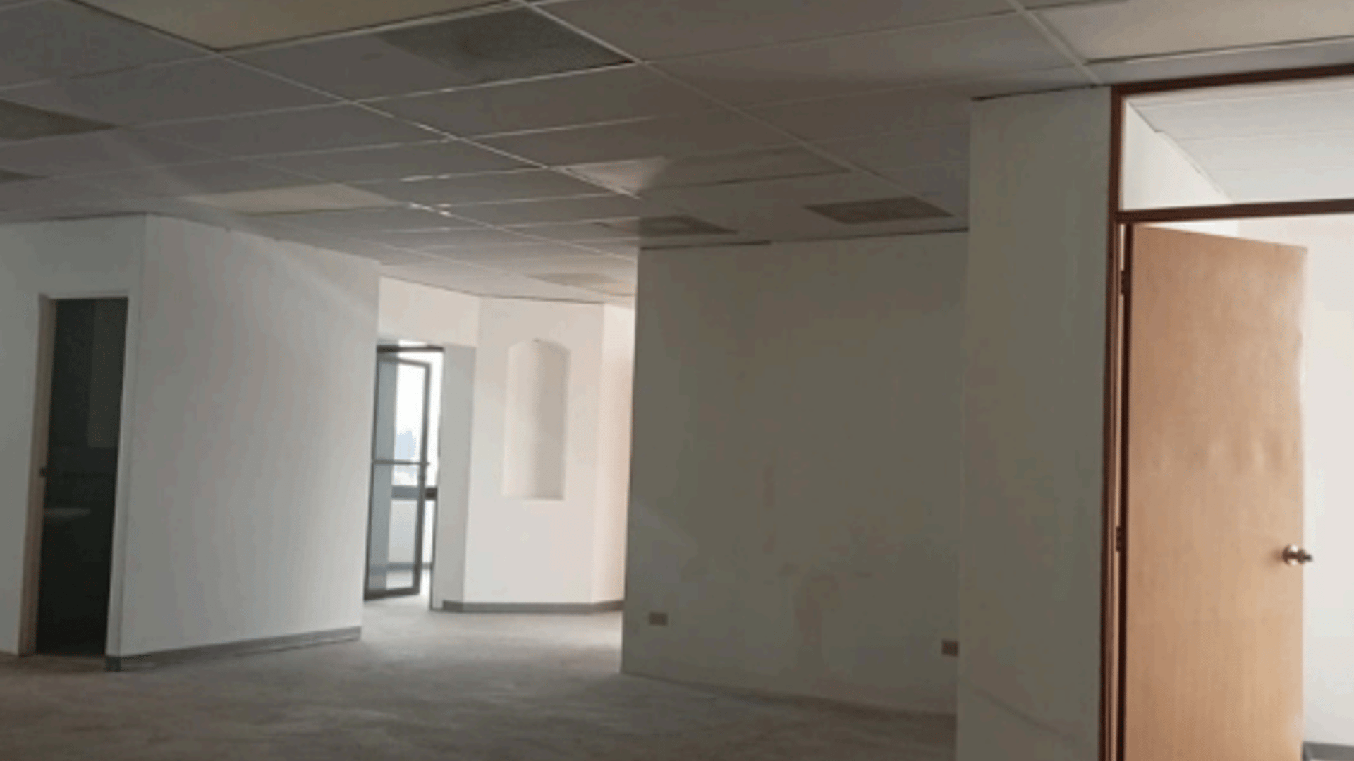 ALQUILER DE OFICINA TABICADA 185MT2 - MURANO CENTER, ZONA 10