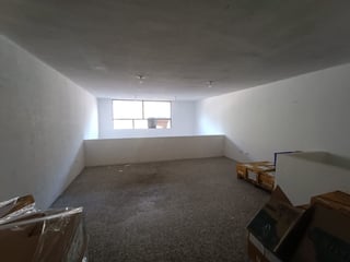 LOCAL COMERCIAL EN RENTA  PLAZA FLORENCIA ZONA 12 - 2