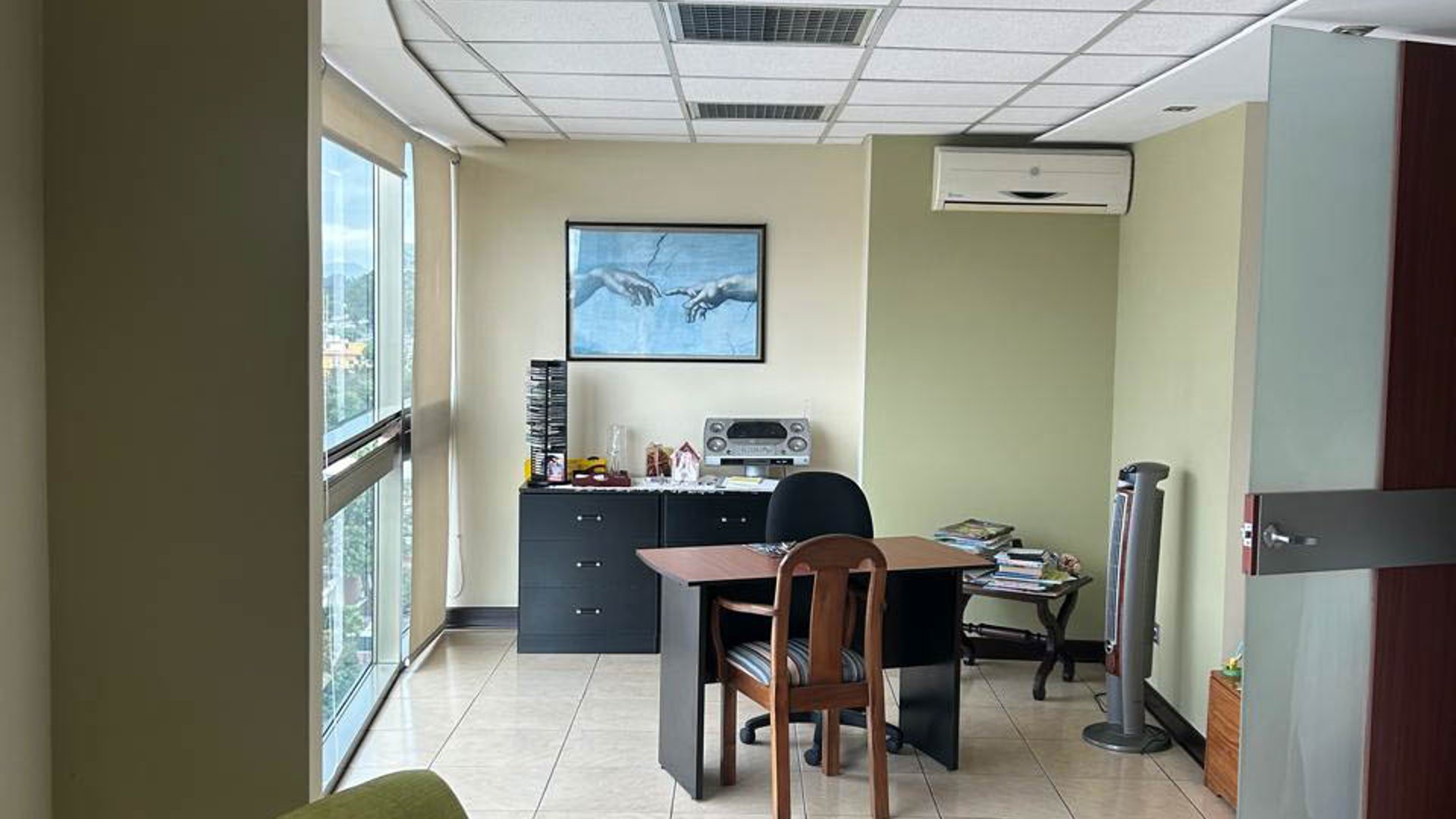 OFICINA EN VENTA EN ZONA 10