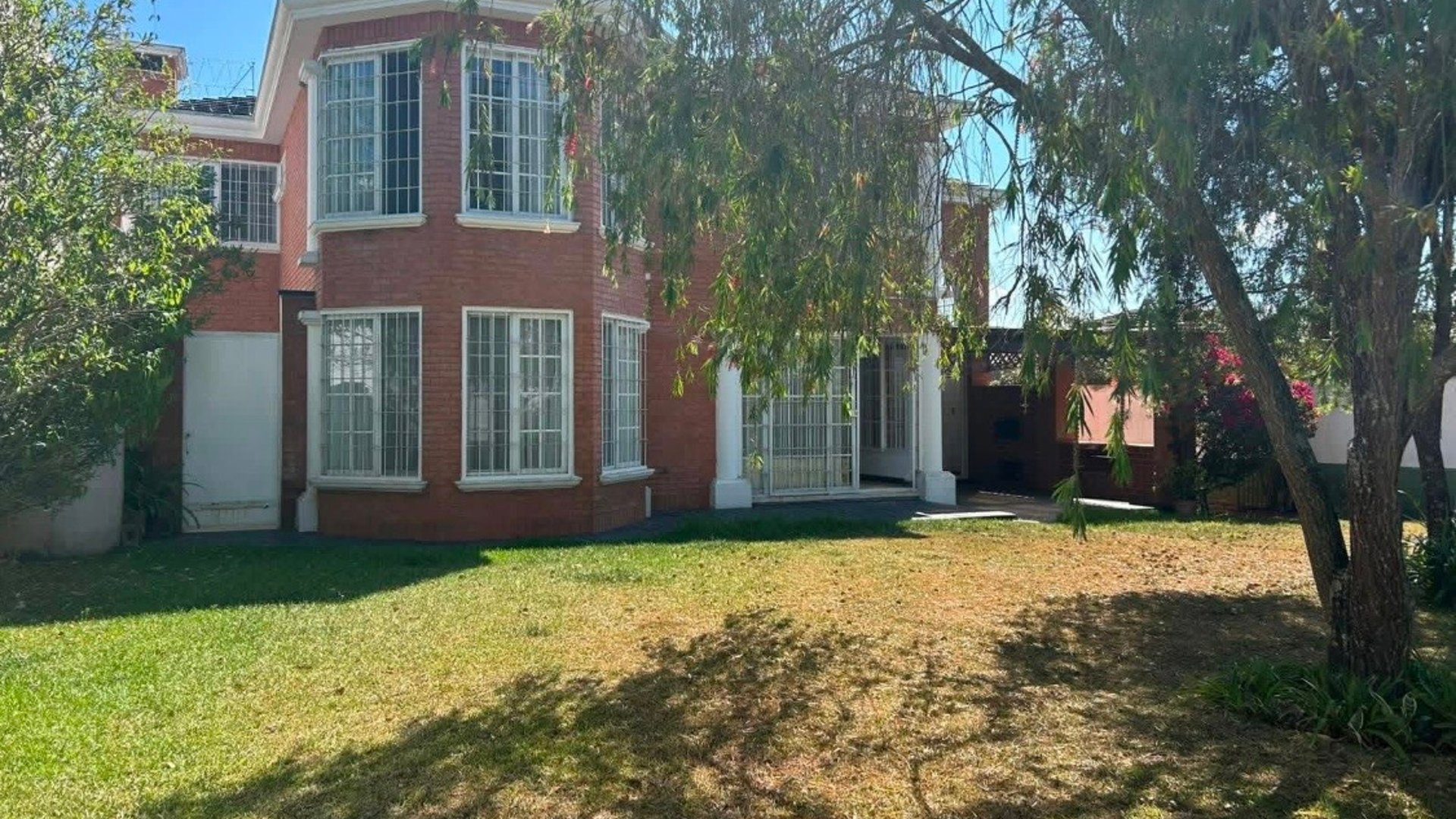 Espectacular casa en venta zona 16, La montaña. - Miniatura 2