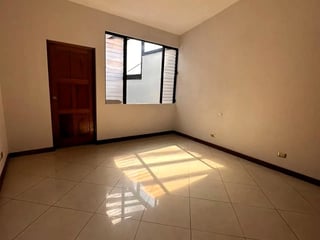 Casa en Venta en Colonia El Prado, zona 10 - 4