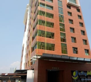 Alquilo Oficina con 92.64m2 en Zona 4 PAO-023-08-10-14