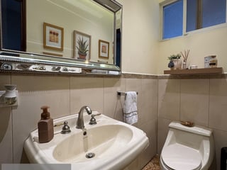 CAÑADAS DE ELGIN/ Casa Amueblada en Venta, zona 13 - Image 5