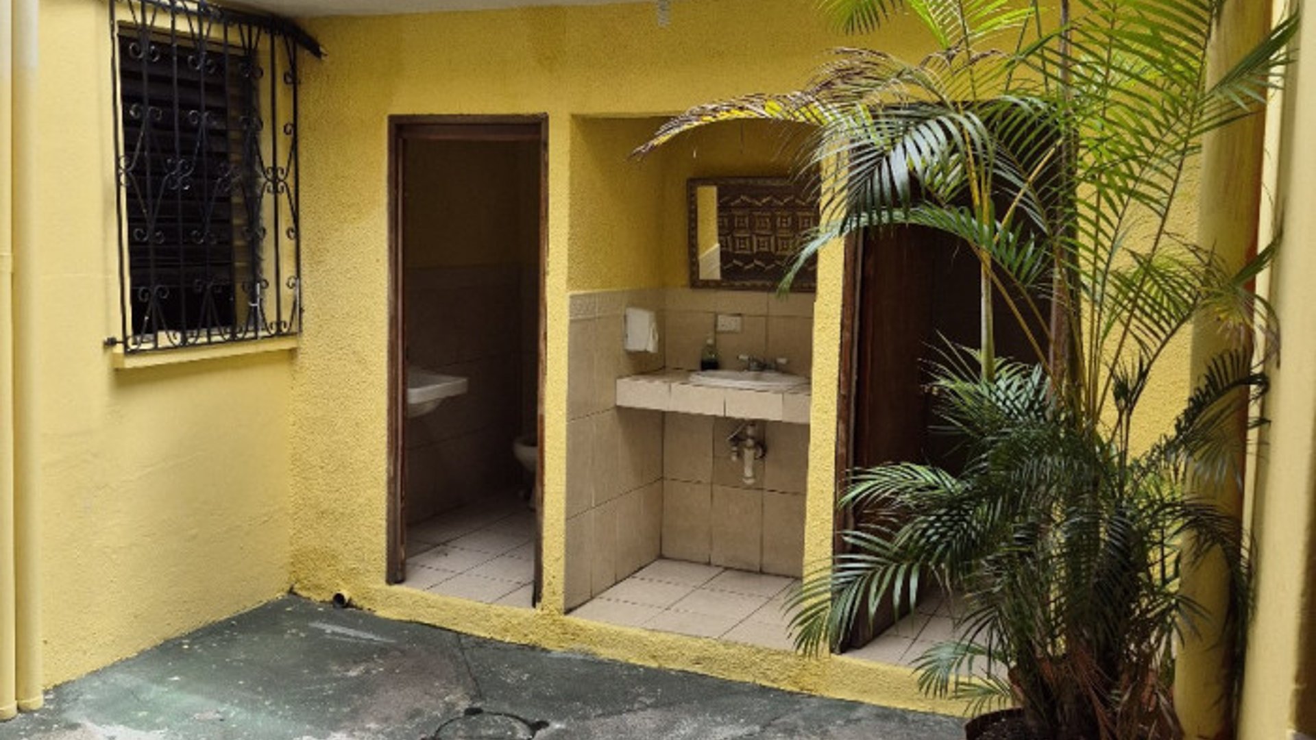 Rento Casa Grande para Oficinas o entidades en zona 2 - Miniatura 15