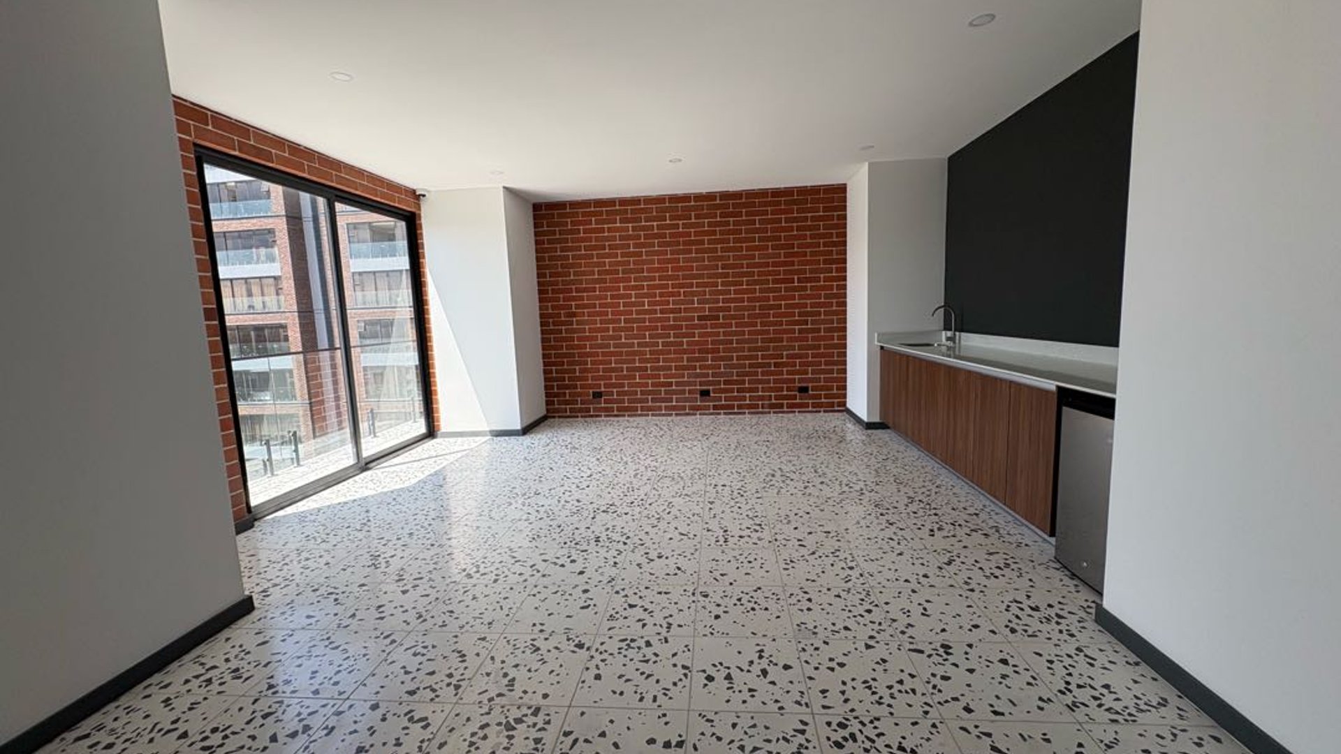 Apartamento de 2 habitaciones en alquiler Kona Diez zona 10 - Miniatura 17