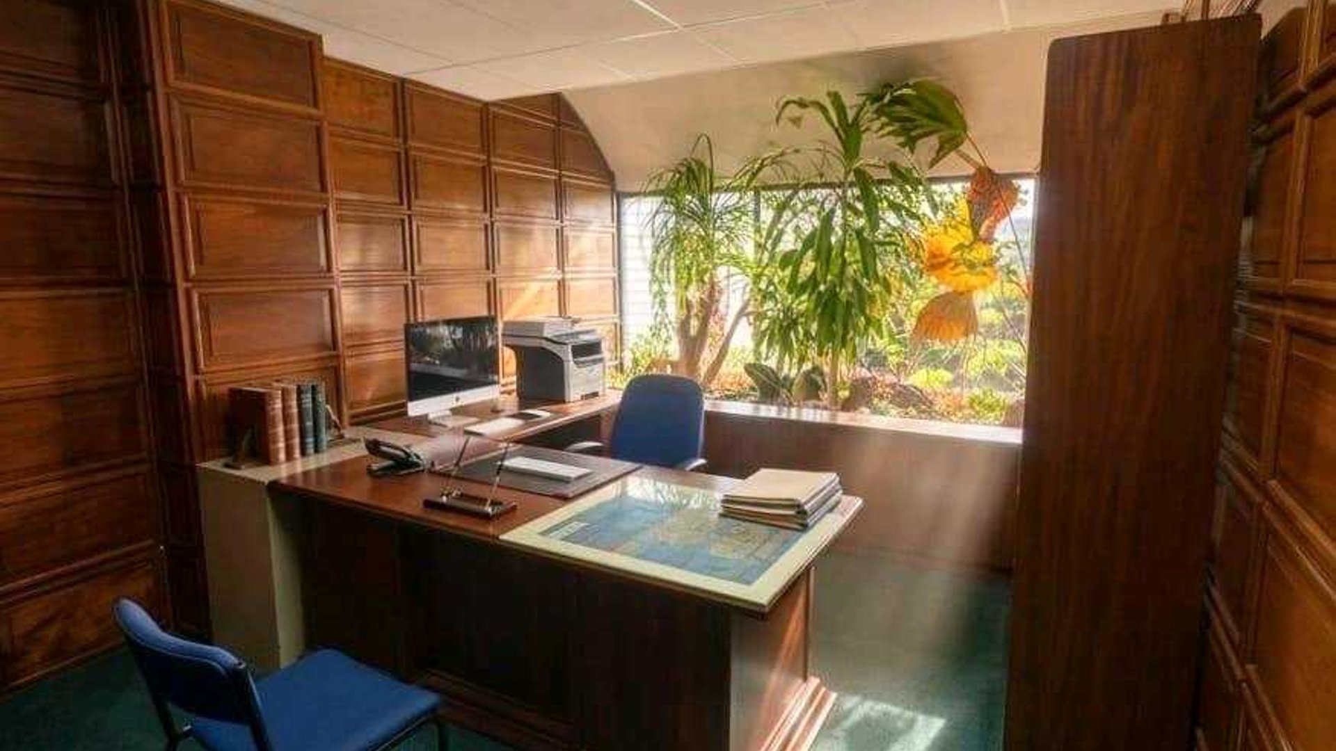 OFICINA EN VENTA???? Edificio El Patio, Zona 4 - Miniatura 2