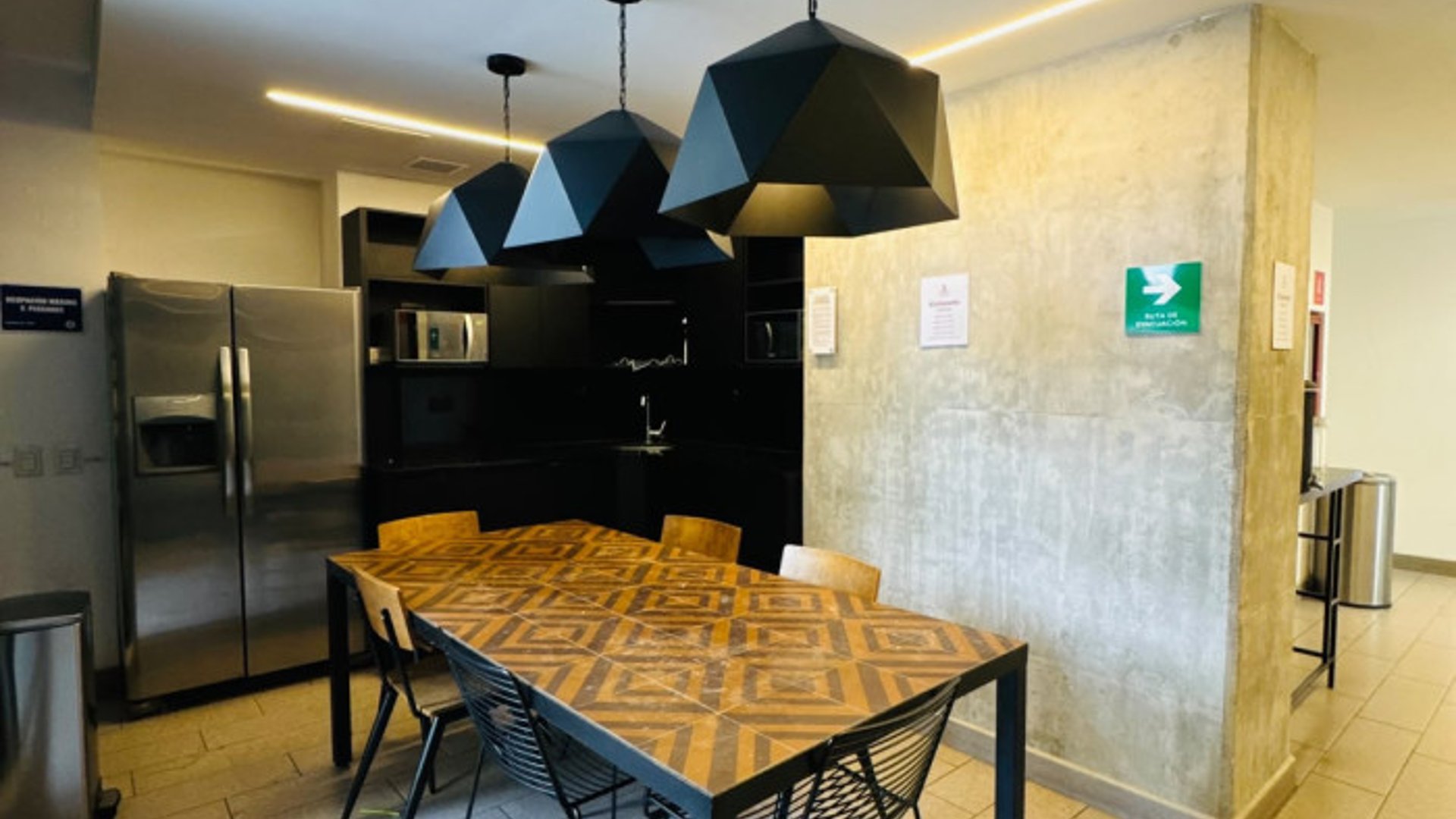 Oficina en venta en zona 4 ciudad Guatemala - Miniatura 4