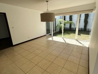Vendo linda casa en Campos de San Isidro I zona 16 - Image 16