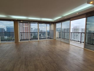 EN VENTA/RENTA AMPLIO APARTAMENTO REMODELADO ZONA 10 - 4