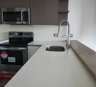 Apartamento de 3 habitaciones con balcón | Zona 10, Ciudad de Guatemala | $1,500/mes
