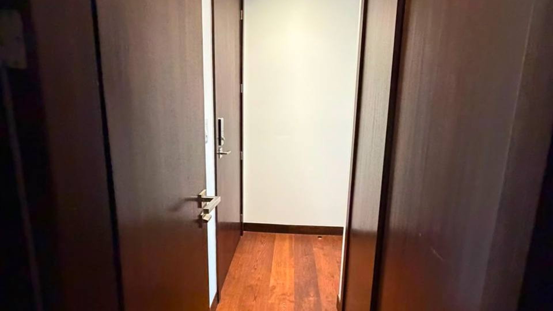 Apartamento en renta en Edificio Vasanta zona 10 - Miniatura 4