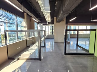 Europlaza, Zona 14 | Oficina en renta | 478 m² en nivel alto - Image 15