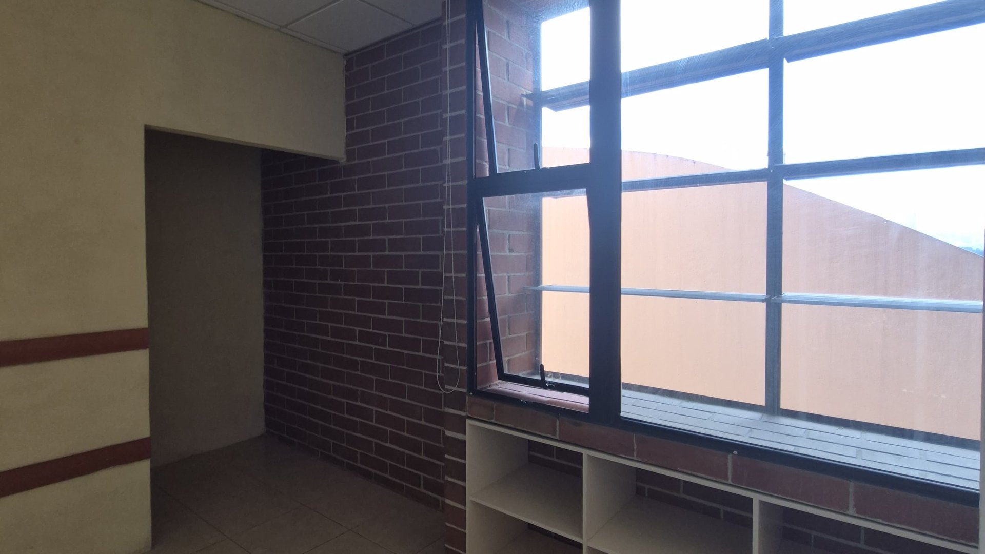 OFICINA EN RENTA – EDIFICIO DISTRITO MIRAFLORES | ZONA 11 - Miniatura 6