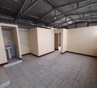 Casa en venta en Avenida Bolivar zona 8 | 10 habitaciones y 2 niveles