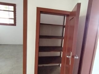 Se renta bonito local  en zona 5 cerca de la municipalidad auxiliar. - 5