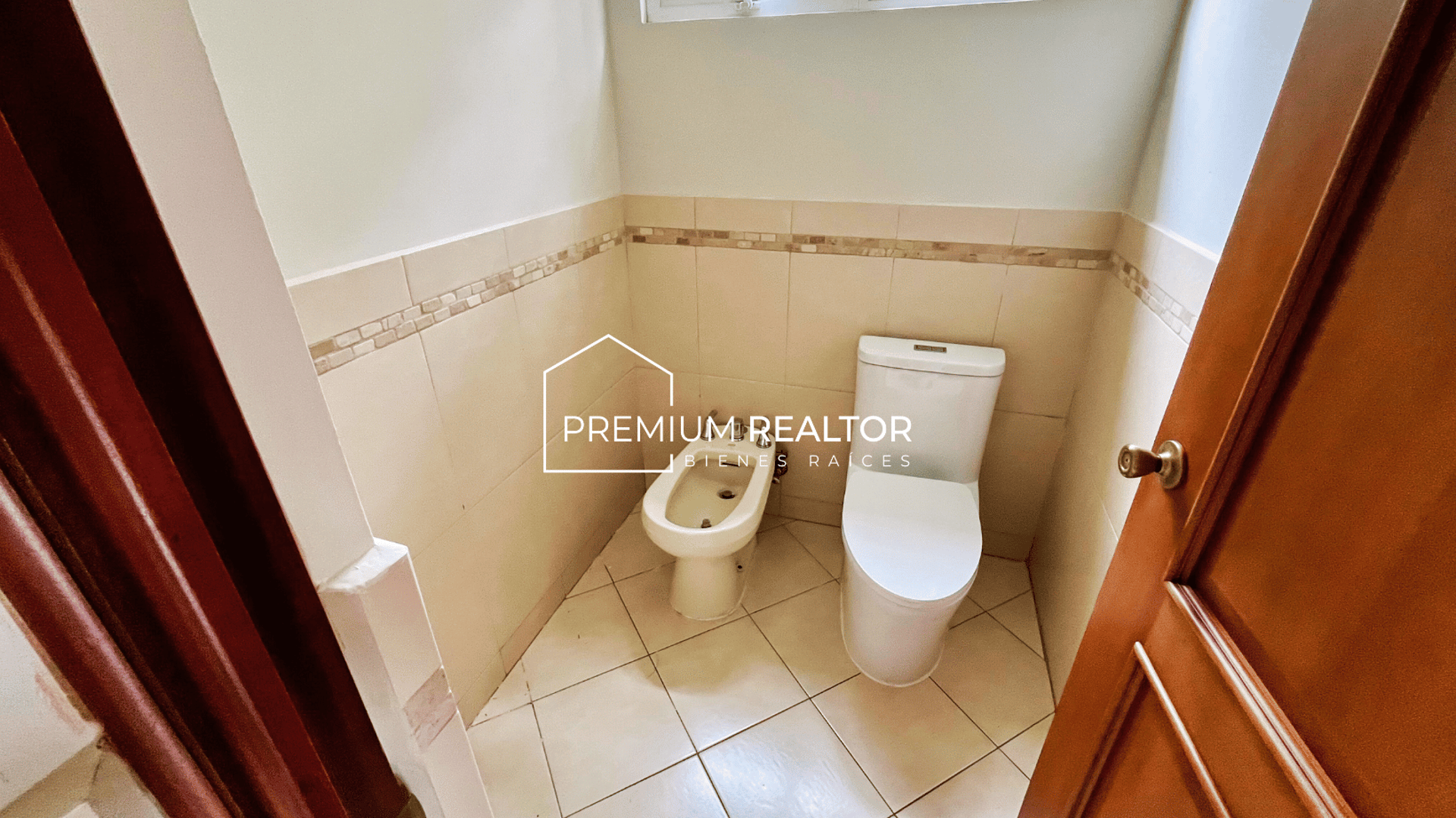 Luxurious 4-Bedroom House with Garden in Casa & Campo, Fraijanes - Rent $2800 - Miniatura 6
