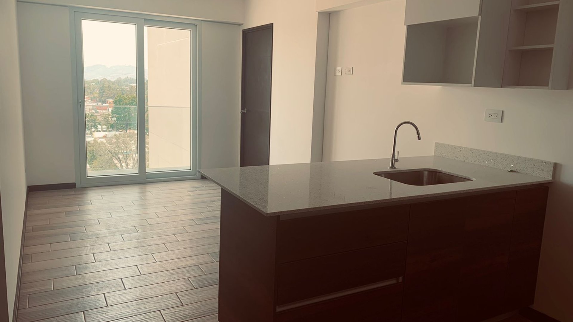 Rento / Vendo Lindo apartamento totalmente nuevo en Zona 5 - Miniatura 4