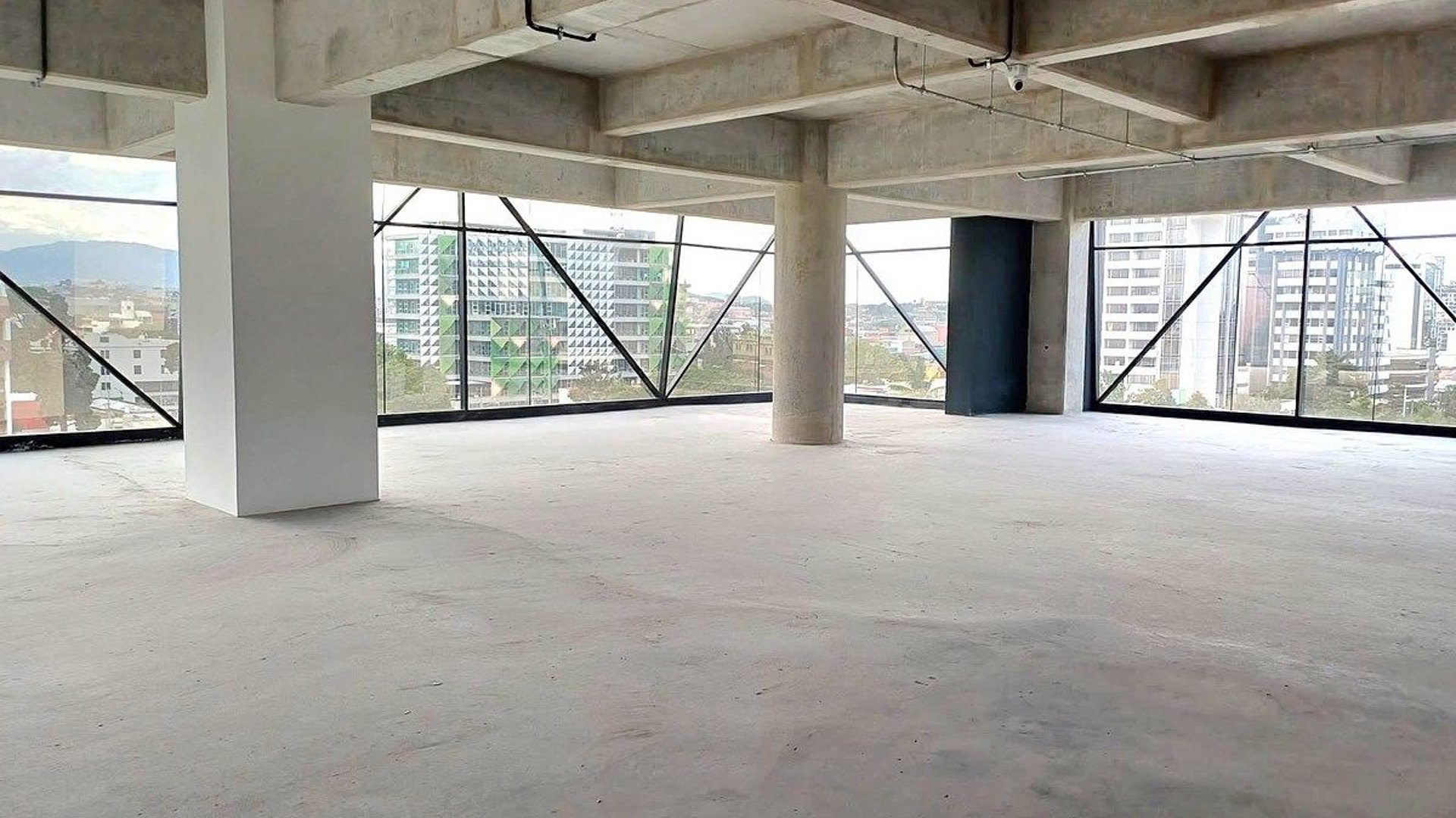 Oficina en Renta – Avenida Reforma, Zona 10 - Miniatura 2