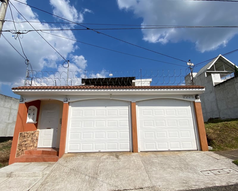 CASA CON APARTAMENTOS EN VENTA CONDOMINIO HACIENDA REAL