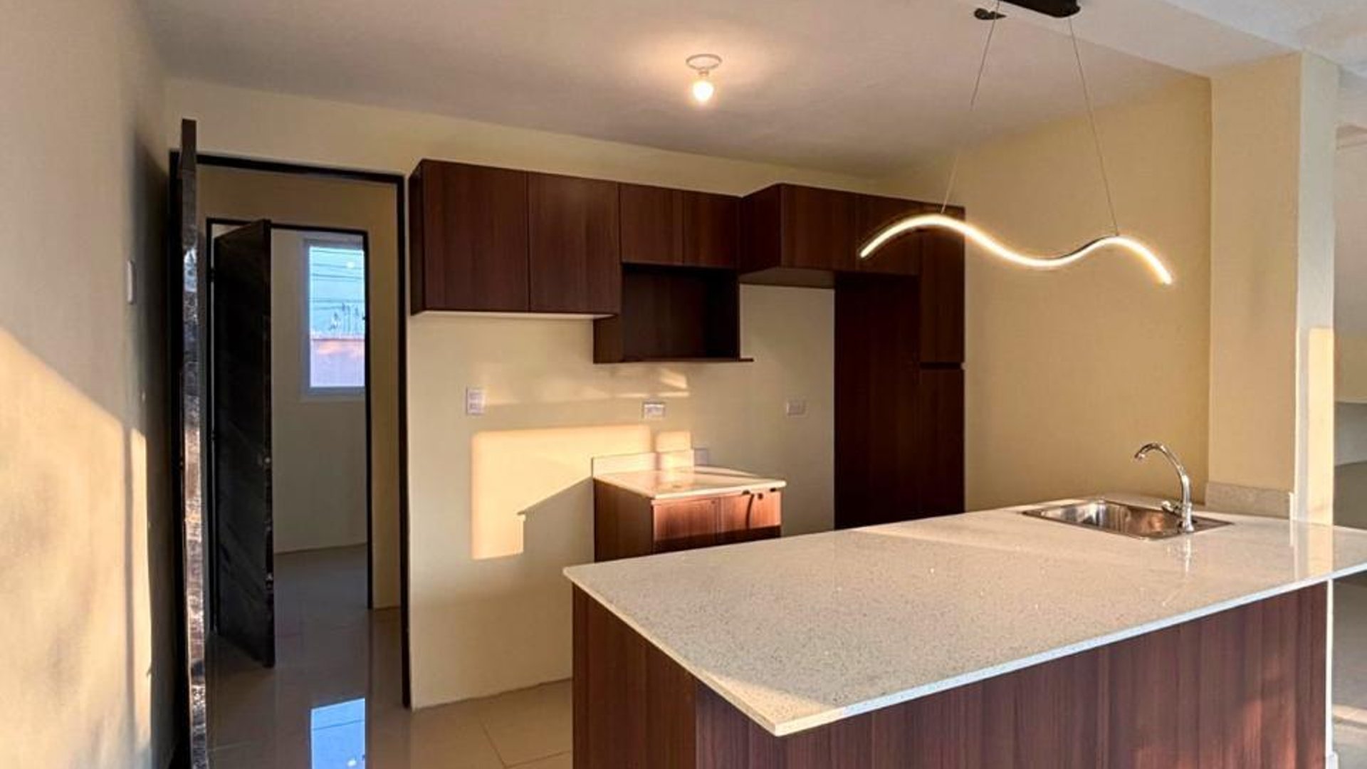 Venta de casa con habitacion de servicio - San Cristobal Ref-5968