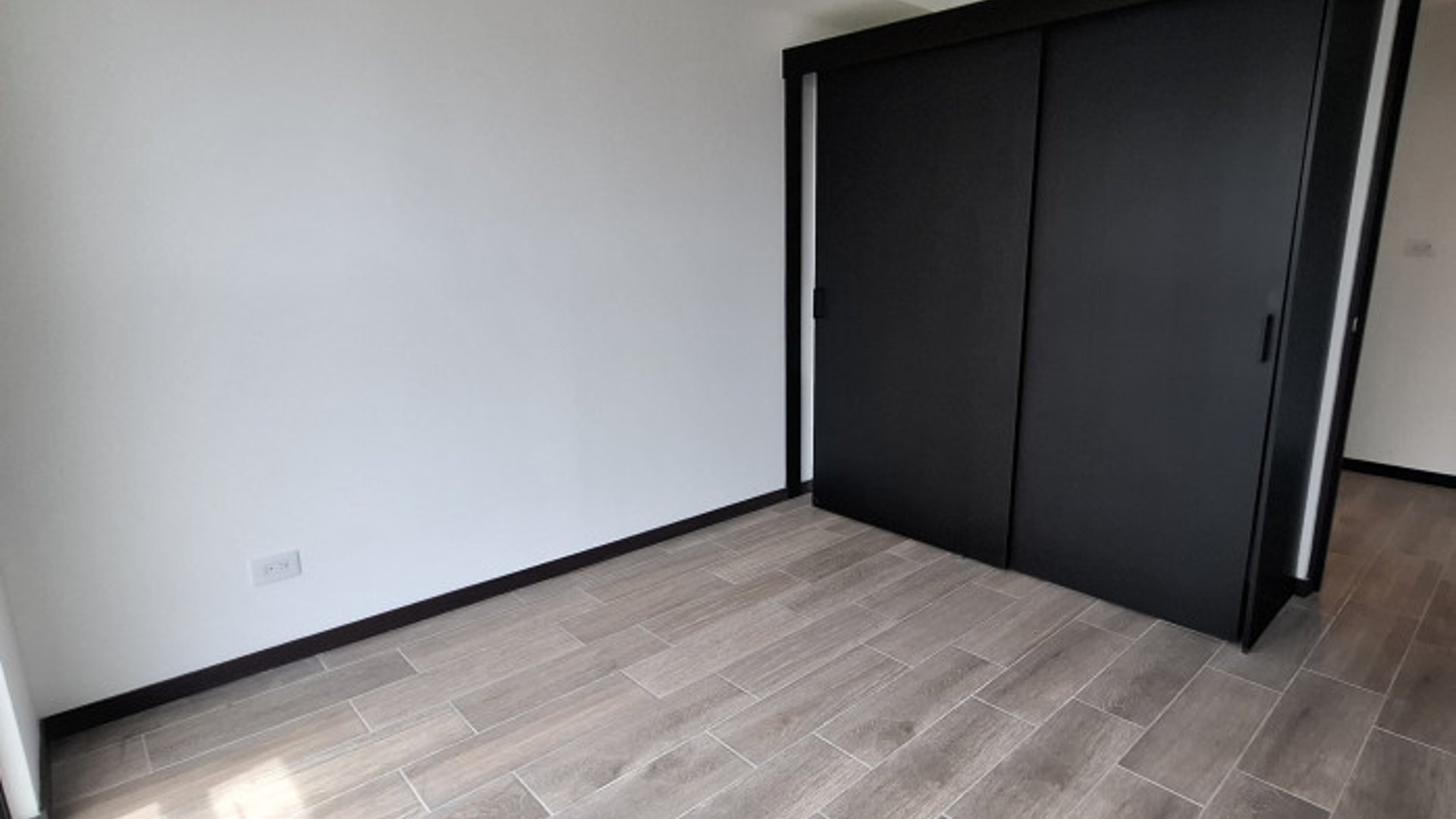Renta de Apartamento en Altaire zona 11 Mariscal - Miniatura 2