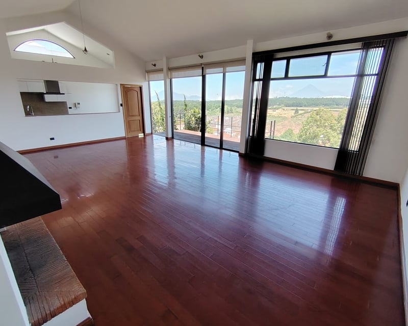Casa en venta en la Foresta con jardin y vista al volcán Ref-5836