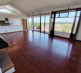 Casa en venta en la Foresta con jardin y vista al volcán Ref-5836