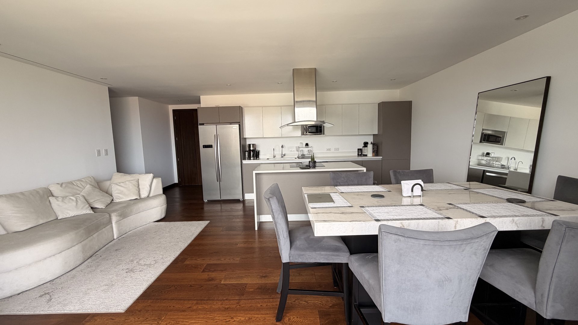 Apartamento en Alquiler Edificio Vasanta, zona 10 N12 - Miniatura 2
