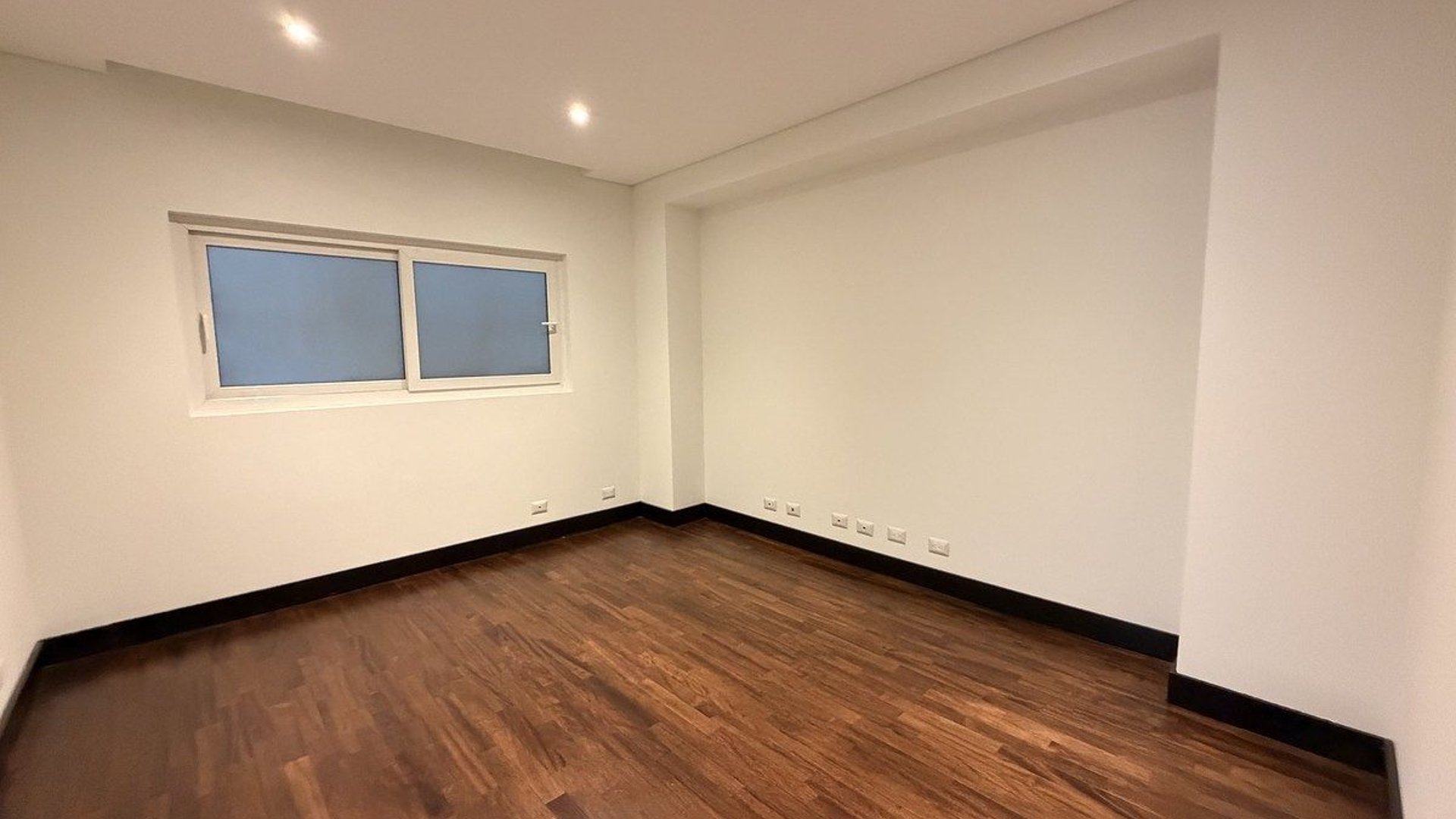 Apartamento en Alquiler | Edificio Quinta Avenida, Zona 14 - Miniatura 11