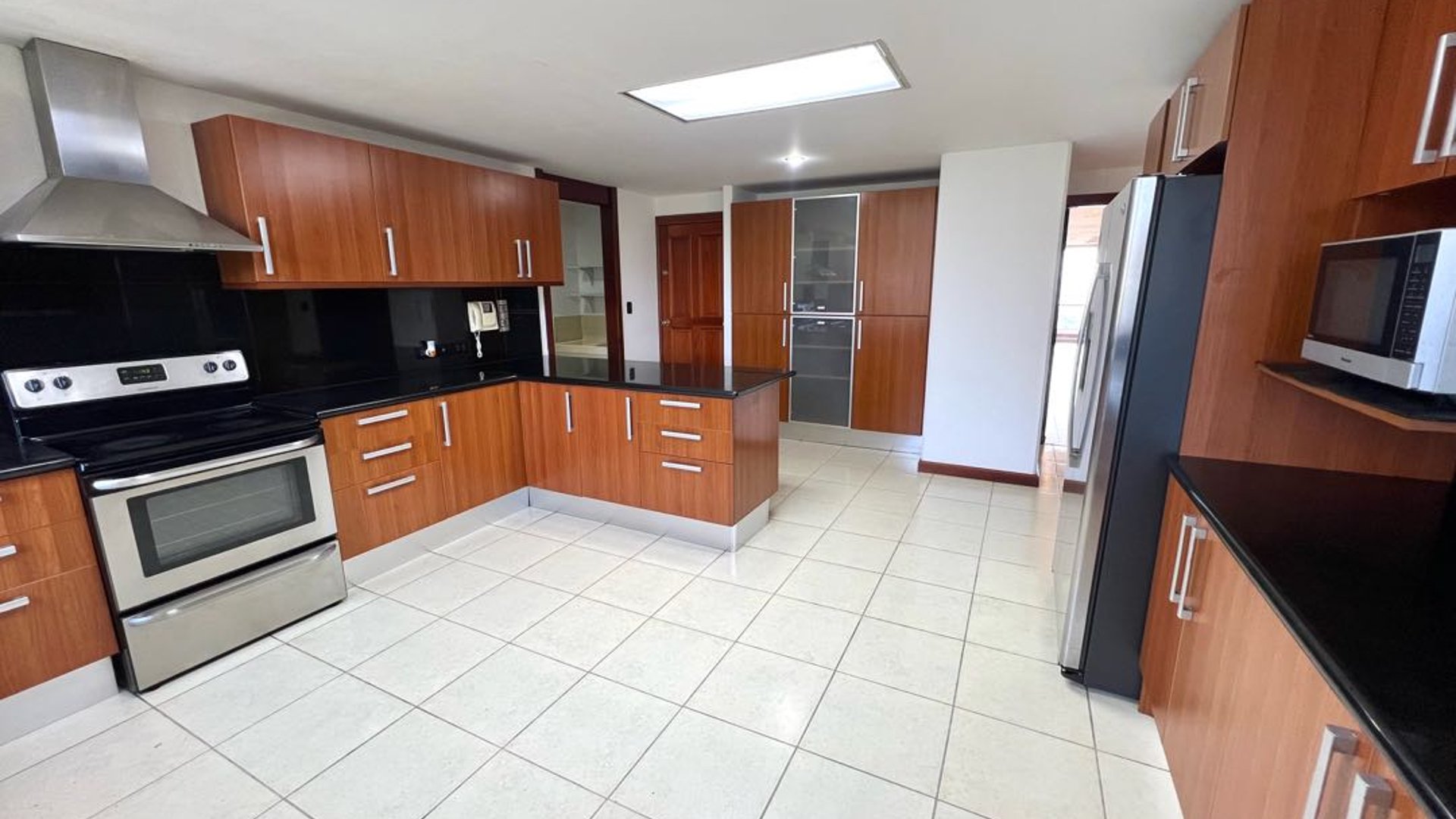 ALQUILER DE AMPLIO APARTAMENTO - MARQUÉS DEL VALLE, ZONA 14 - Miniatura 8