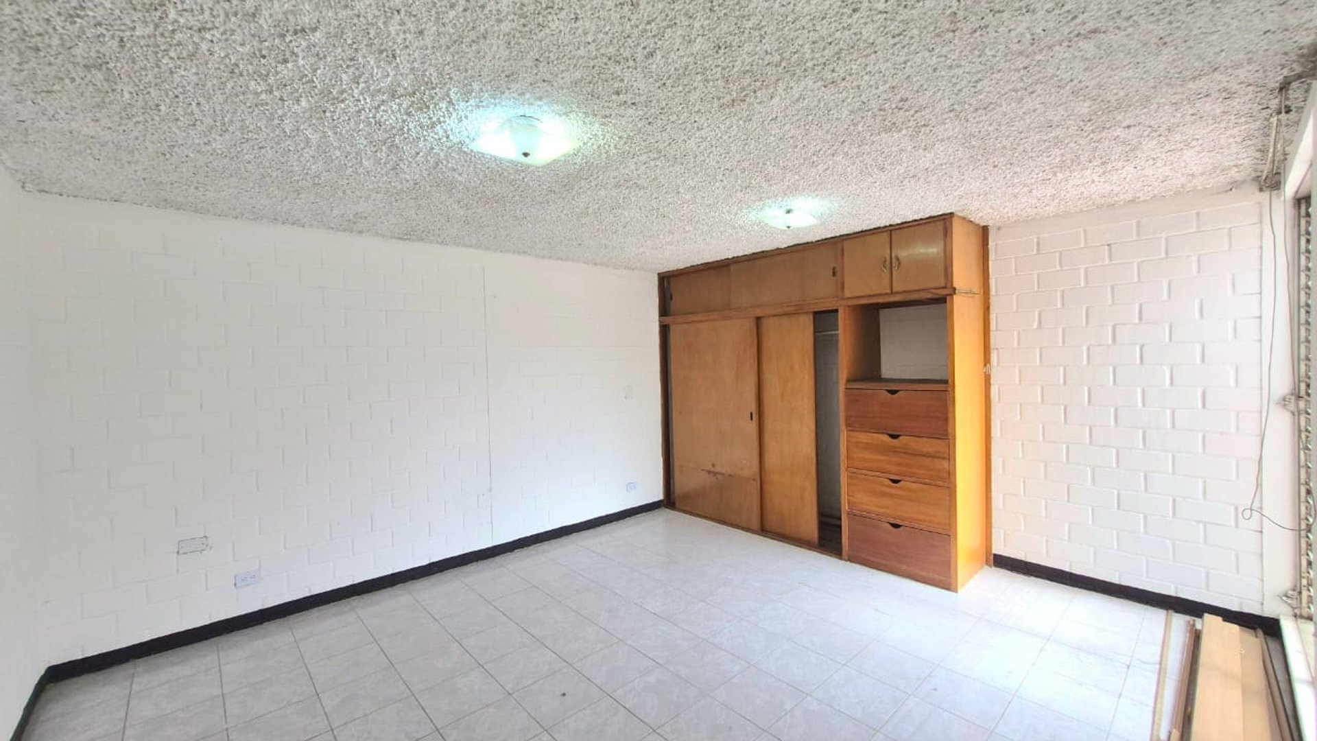 VENTA Casa Zona 18 Colonia Atlántida  - Miniatura 12