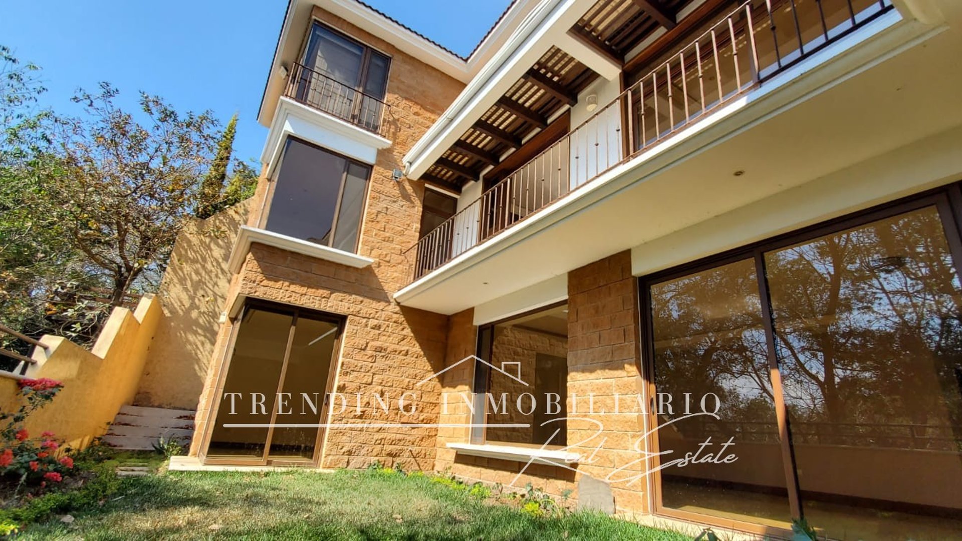 House for Sale Encinos de Cayalá, Zona 16 | 5 Bedrooms + 6 Parking Spaces