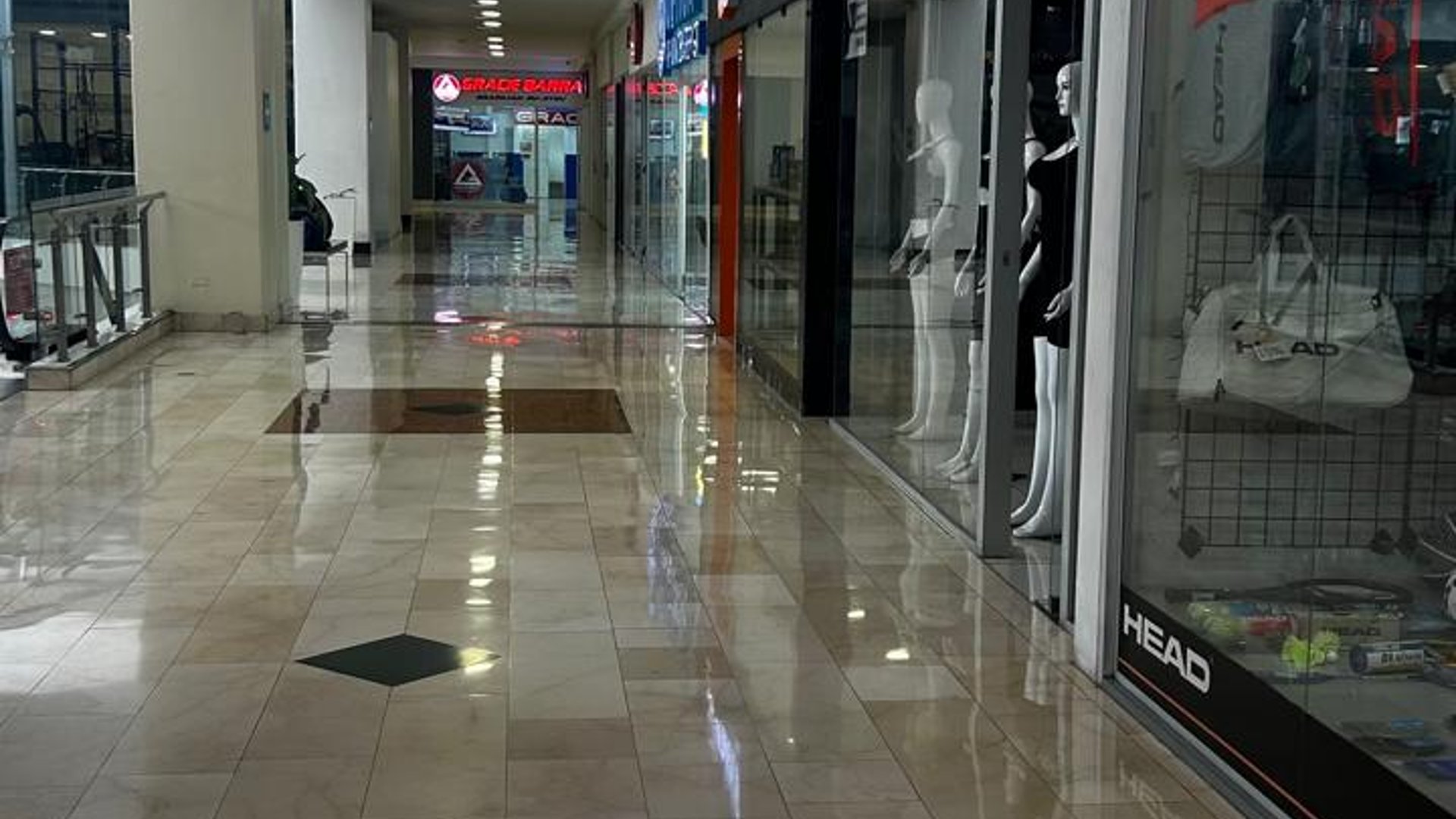 Local en Renta y Venta zona 10 / Pradera - Miniatura 4