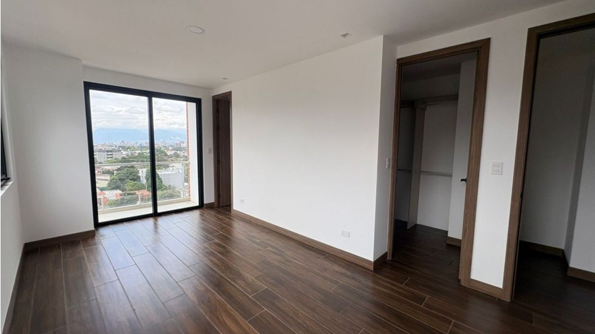 Apartamento en venta de 3 habitaciones con piscina en Z15 Ref-5313