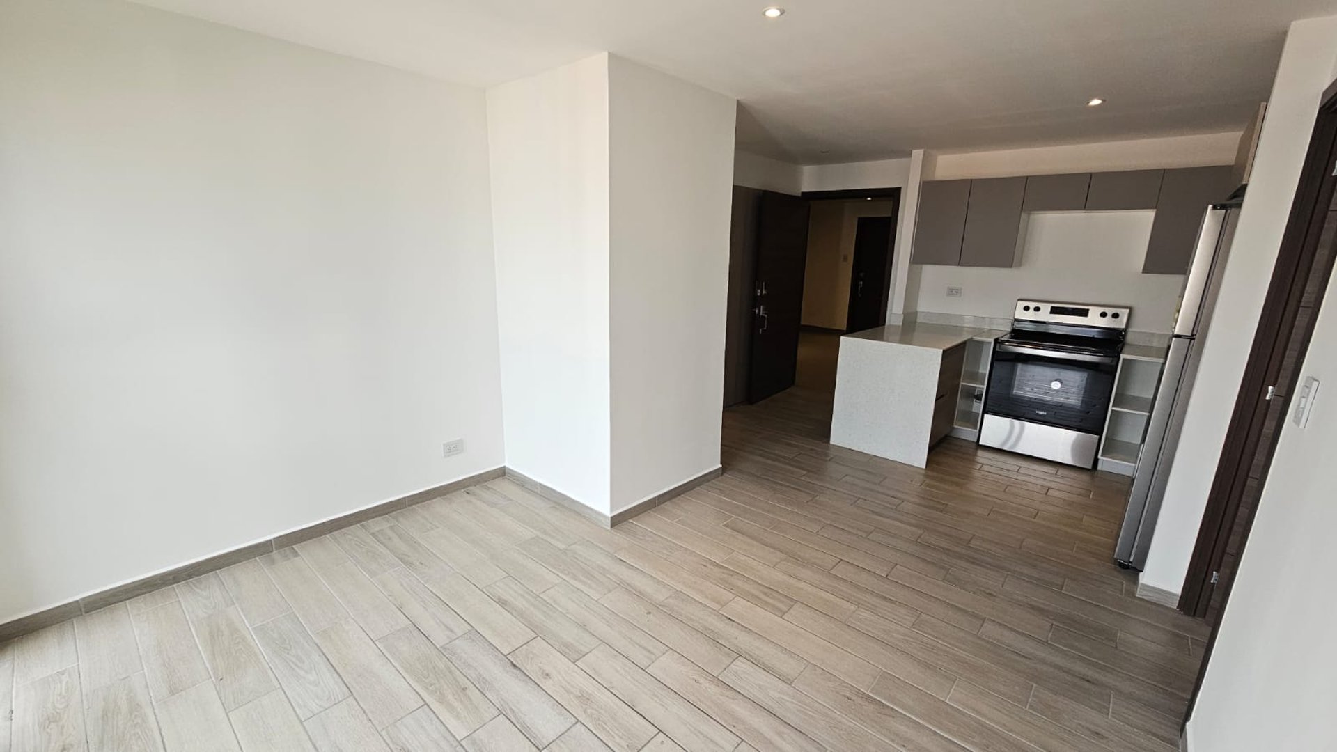 2-Bedroom Apartment in Zona 10, Guatemala City - Parking, Balcony - $7,000 USD