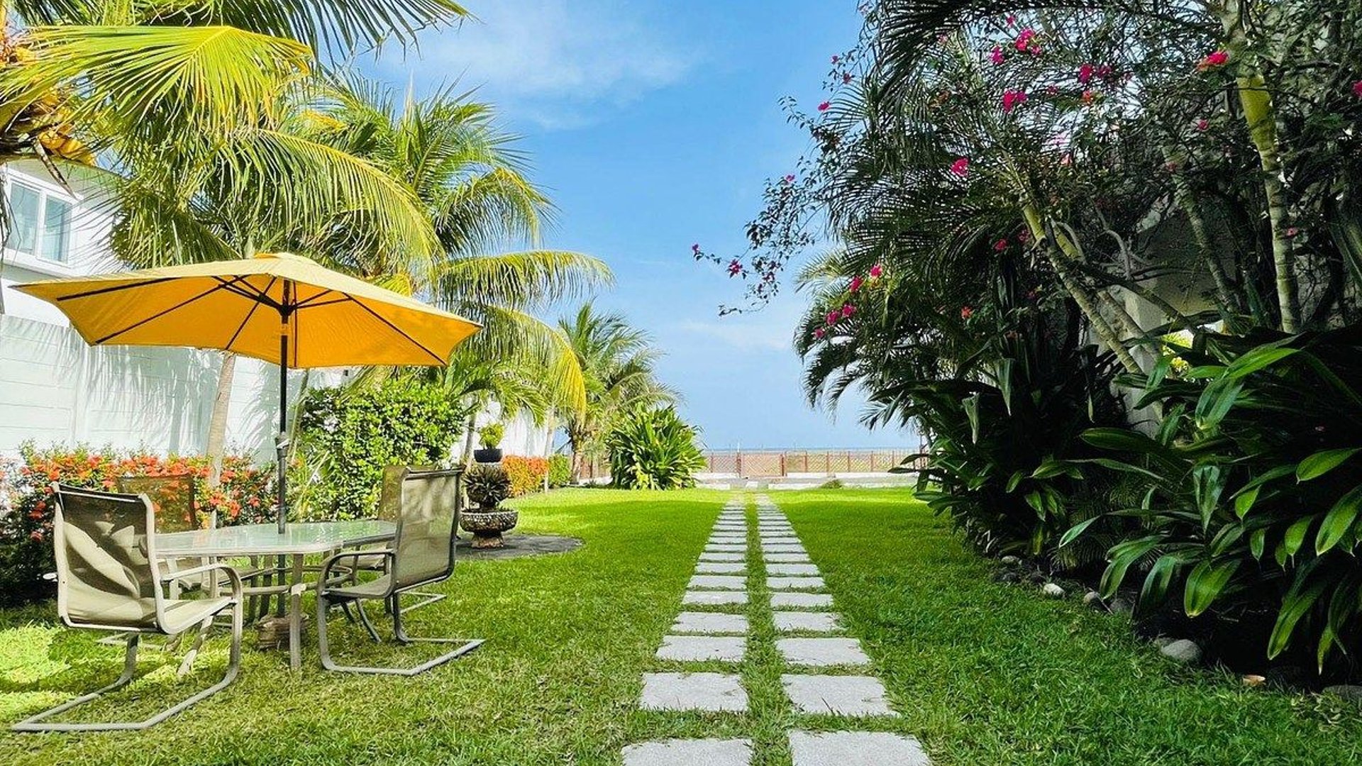 Chalet en venta frente al mar – Playa Linda