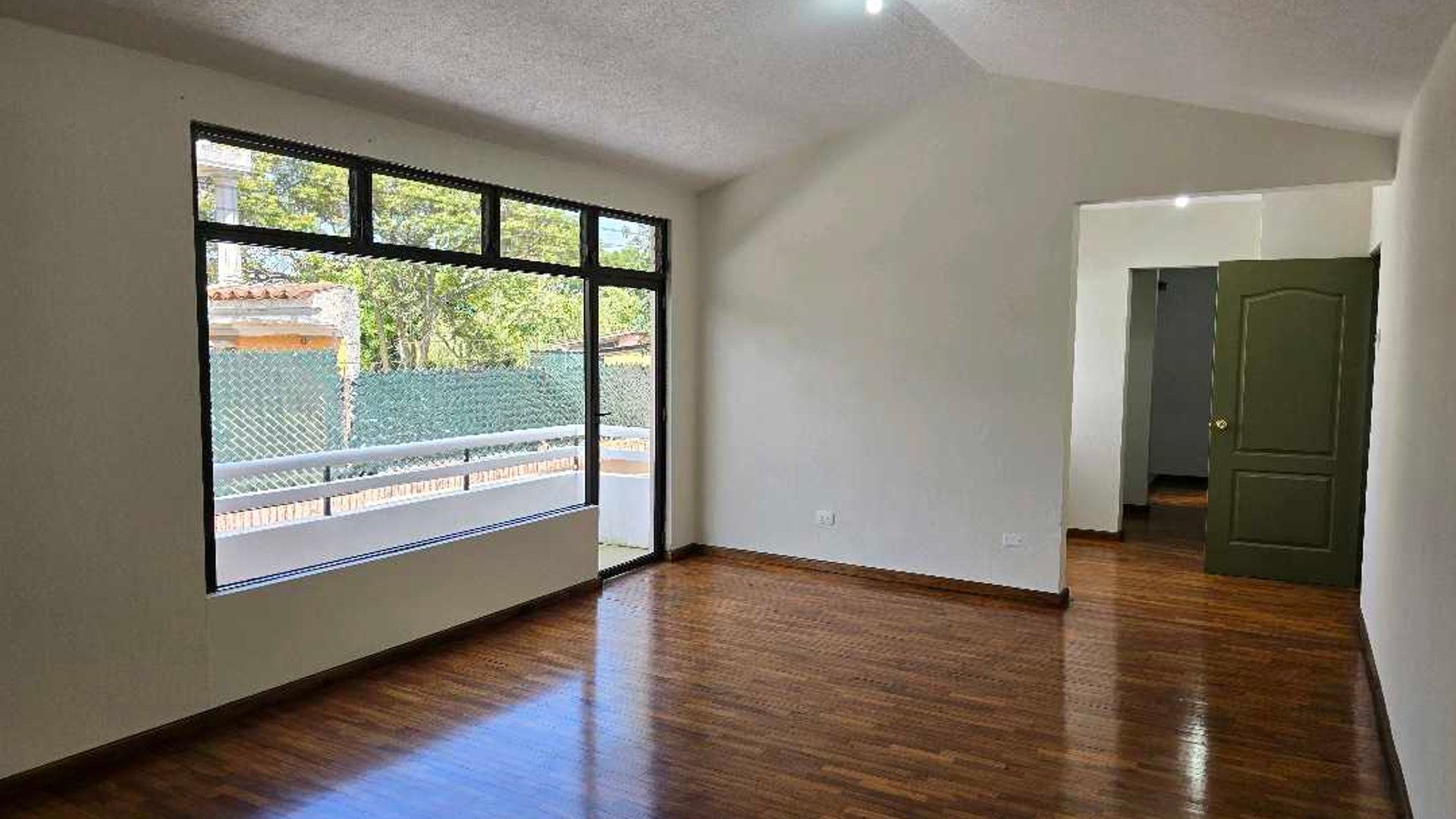 CASA EN ALQUILER ZONA 13, AVENIDA HINCAPIÉ - Miniatura 11