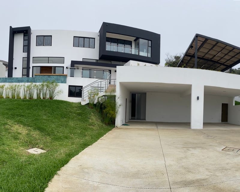 Luxurious 4-Bedroom House with Pool in CAES, Guatemala - $1.9M