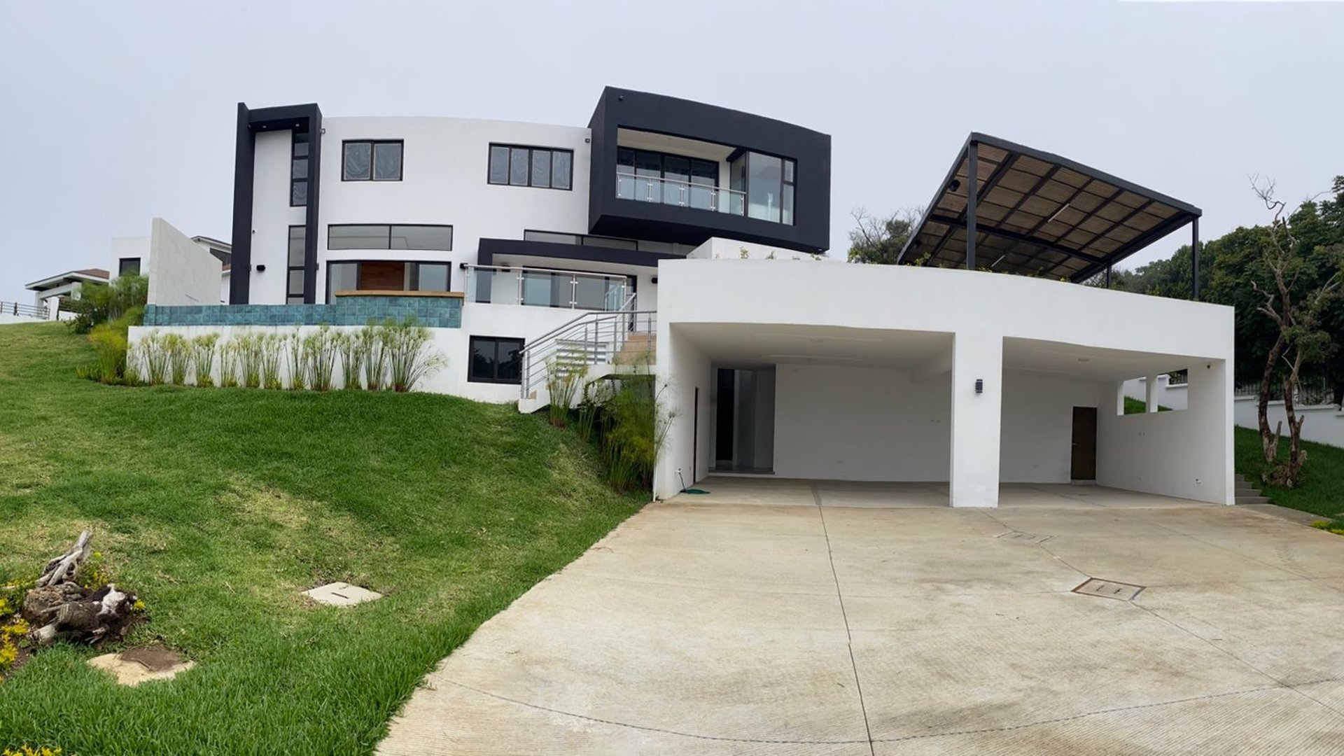 Luxurious 4-Bedroom House with Pool in CAES, Guatemala - $1.9M