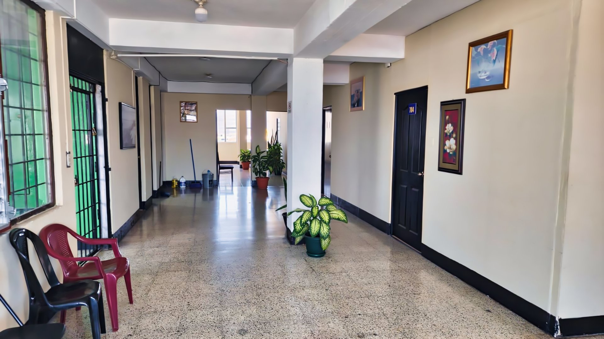 Edificio en venta | Zona 9, frente a Transmetro - Miniatura 6