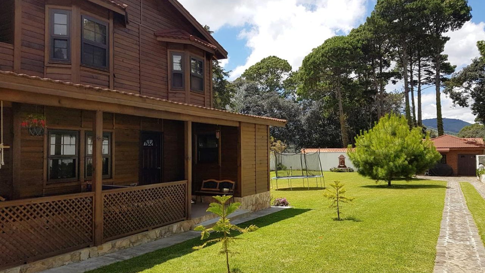 CASA EN VENTA DE LUJO AMUEBLADA EN JARDINES DE SANTIAGO | SACATEPÉQUEZ