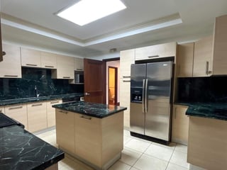 Apartamento amplio de 3 dormitorios en zona 10 - 2