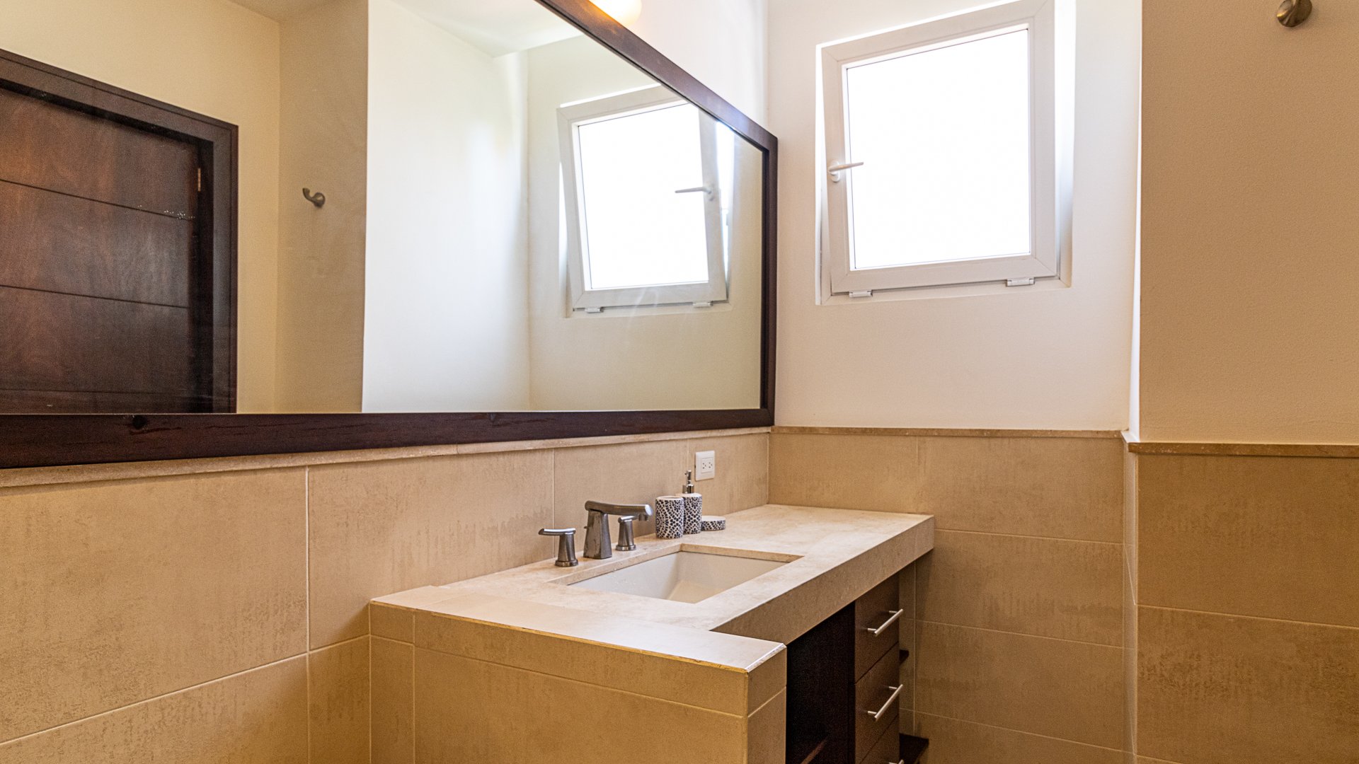 Apartamento amueblado en alquiler, Edificio Quinta Avenida zona 14 - Miniatura 24