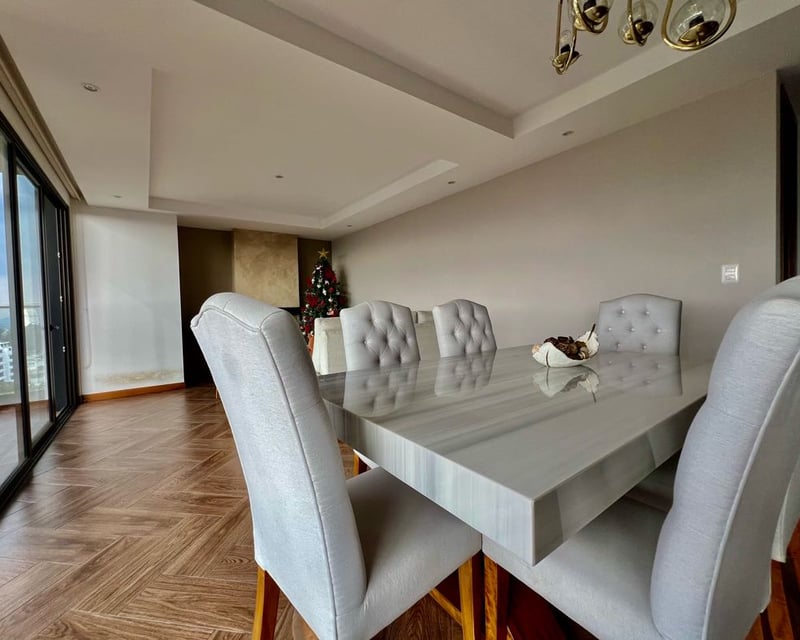 *Venta de lindo apartamento nivel alto 3 Dormitorios | Ikaria Zona 15*