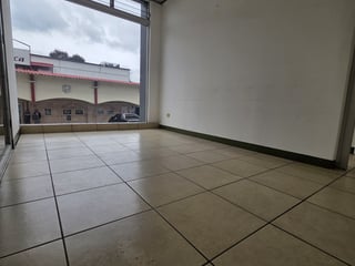 Local Comercial en RENTA Avenida Las Américas Z.13 - 5