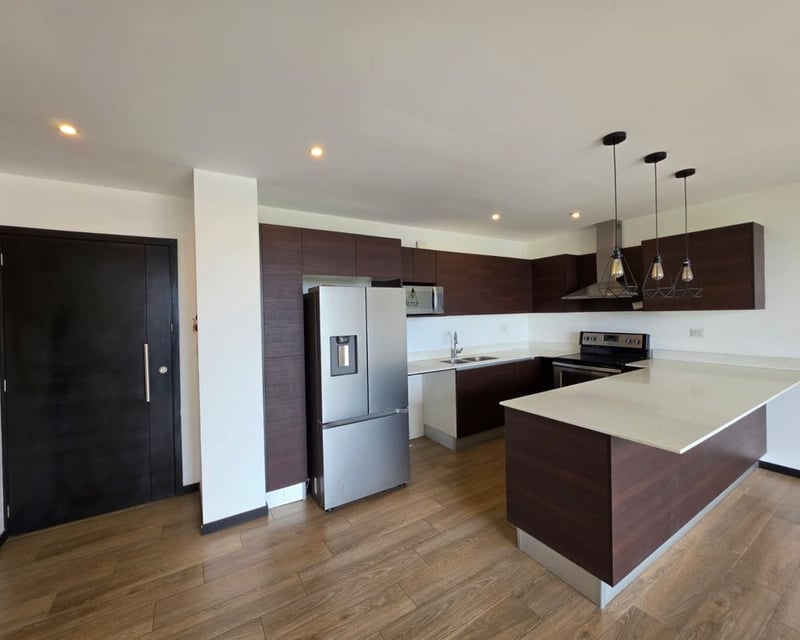 Venta de apartamento de 3 Dormitorios en Zona 15 VHI (B)