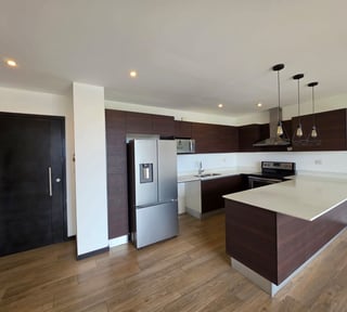 Venta de apartamento de 3 Dormitorios en Zona 15 VHI (B)