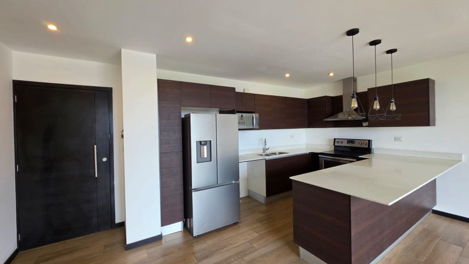 Venta de apartamento de 3 Dormitorios en Zona 15 VHI (B)