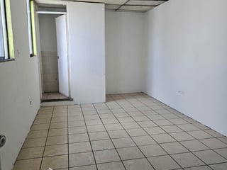 CASA CON GIRO COMERCIAL EN RENTA ZONA 9 - 5